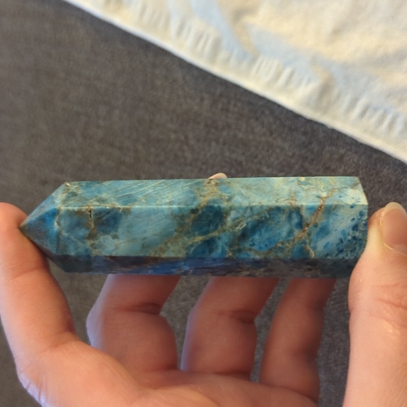 Apatite crystal - Picture 3 of 3